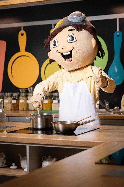 Maskot Kopko v kulinárskom štúdiu Foodie