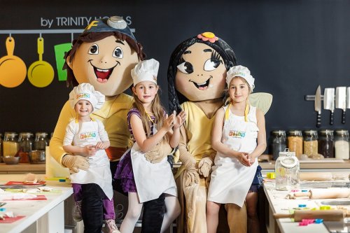 Maskoti Kopko a Svetluška s deťmi vo Foodie