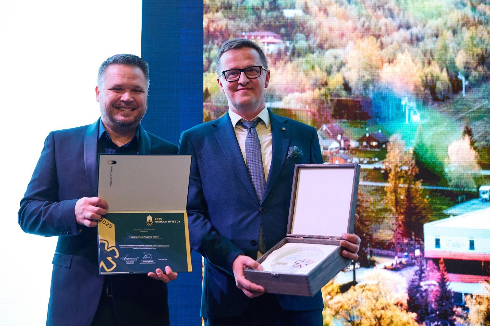 Riaditeľ Atrium hotela p. Guzan prevzal ocenenie