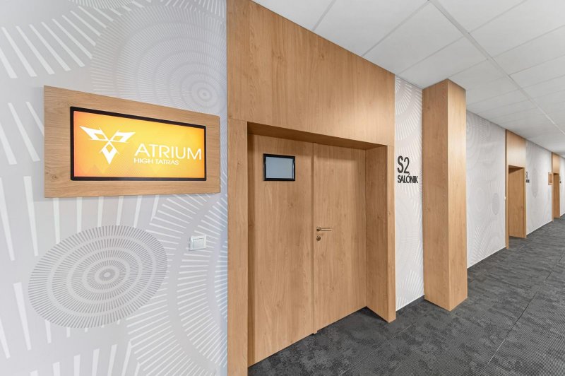 Vstupné dvere do sály S2 - Sála S2 Atrium