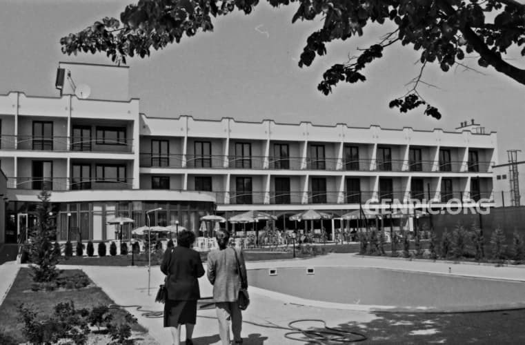 Historická fotografia Hotel Senec, Zdroj: Genpic.org Dr. Sásik